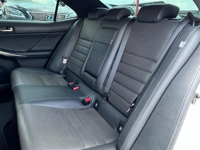 Lexus IS 2017-01 7100-19