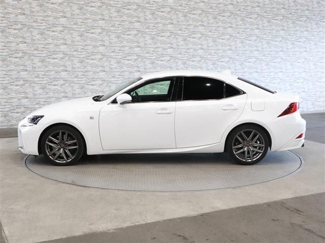 Lexus IS 2017-01 7100-6