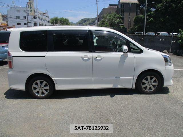 Toyota NOAH 2007-09 327006-8