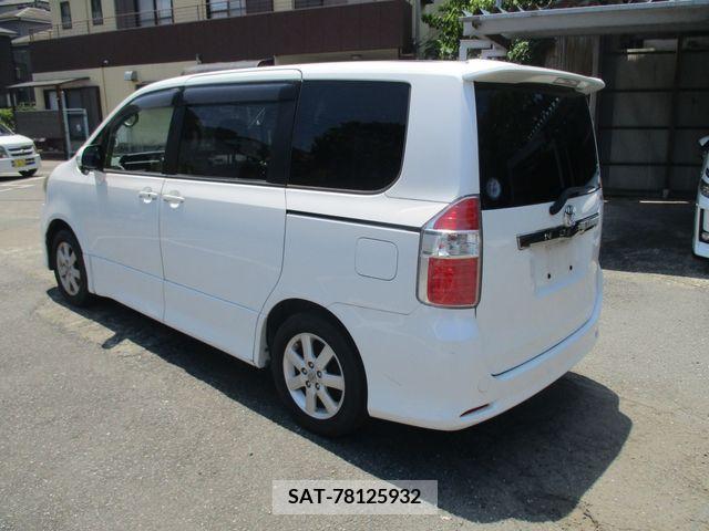 Toyota NOAH 2007-09 327006-2