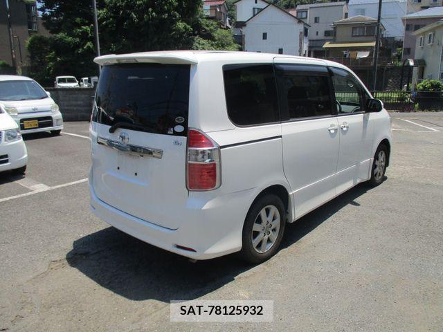 Toyota NOAH 2007-09 327006-6
