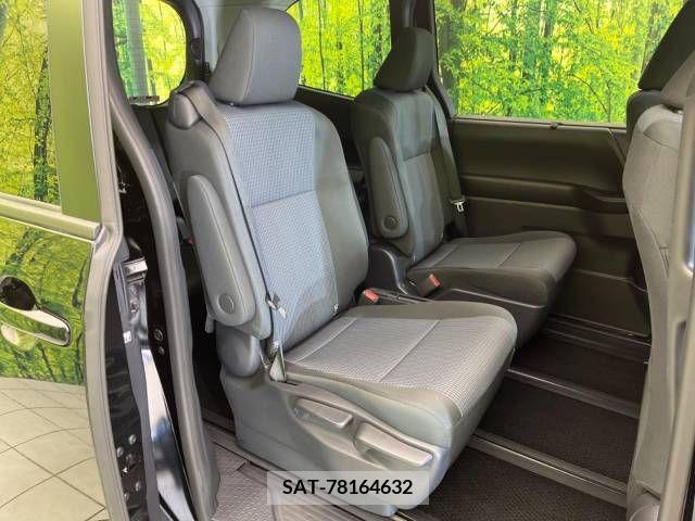 Toyota NOAH 2023-04 208576-9