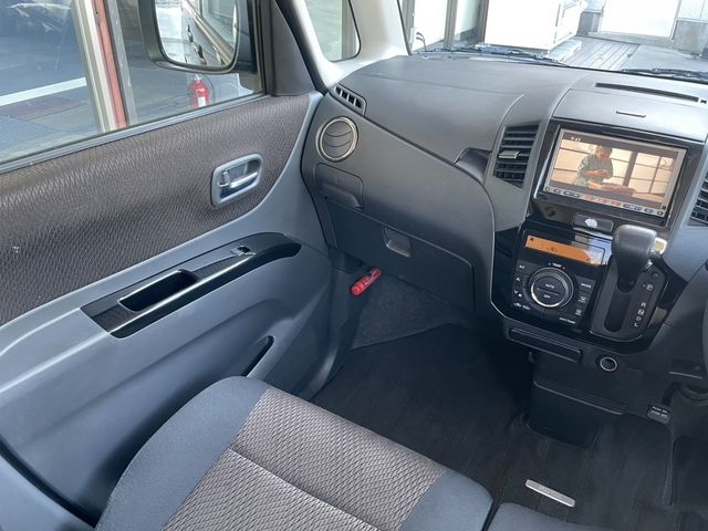 Nissan ROOX 2011-07 14001-8