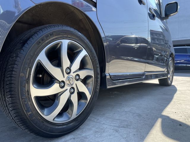 Nissan ROOX 2011-07 14001-3