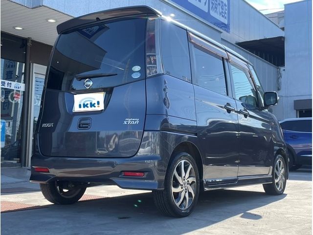 Nissan ROOX 2011-07 14001-1