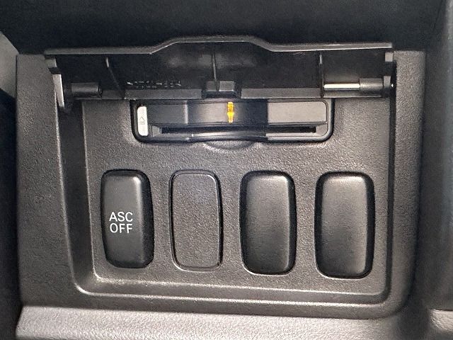 Mitsubishi DELICA D5 2008-07 13653-8