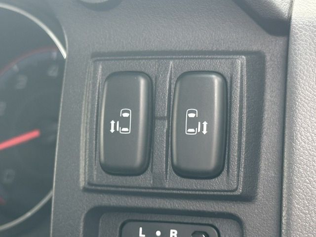 Mitsubishi DELICA D5 2008-07 13653-5