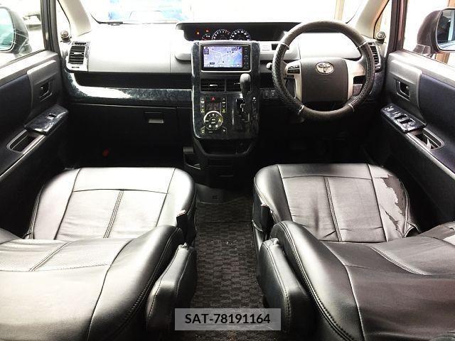 Toyota VOXY 2011-08 289027-1