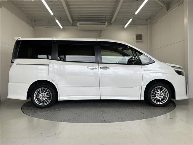 Toyota VOXY 2018-12 9078-3