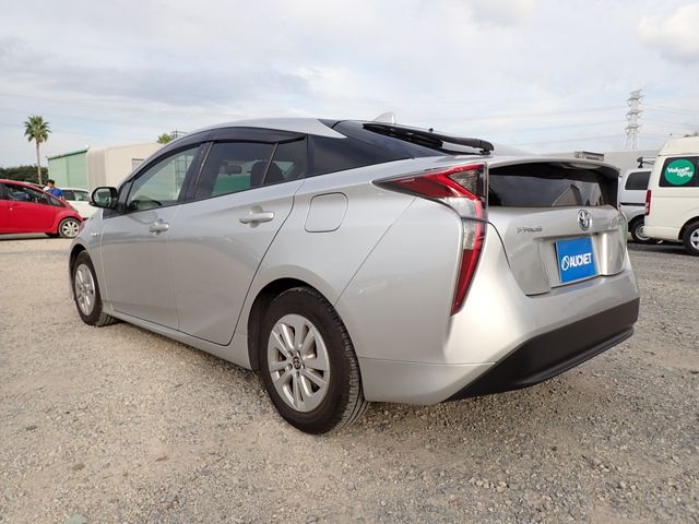 Toyota PRIUS 2016-10 16257-2