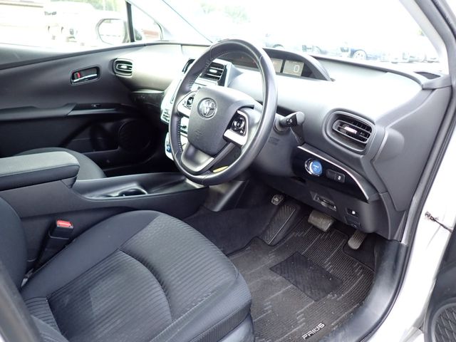 Toyota PRIUS 2016-10 16257-1