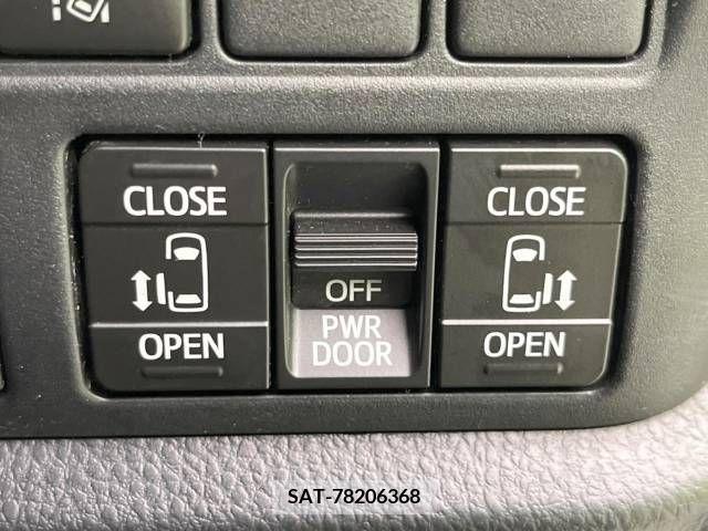 Toyota NOAH 2018-03 220710-6