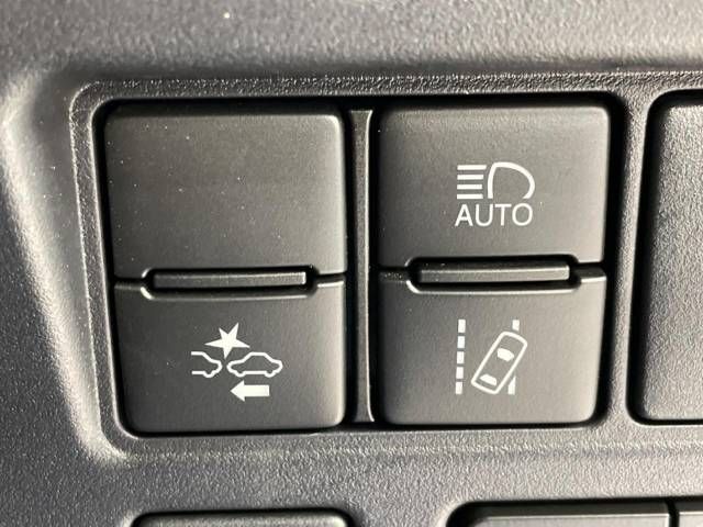 Toyota VOXY 2019-05 181714-4