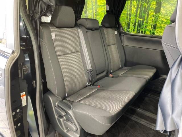 Toyota VOXY 2019-05 181714-8