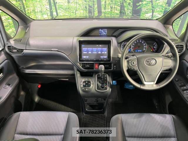 Toyota VOXY 2014-10 370357-1