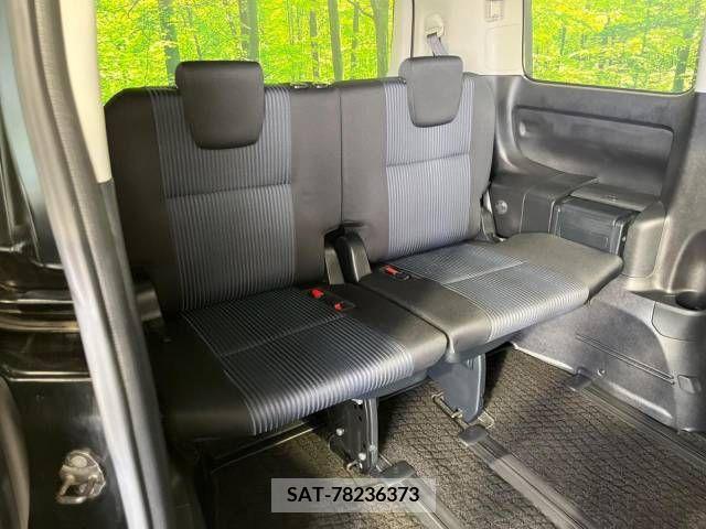 Toyota VOXY 2014-10 370357-11
