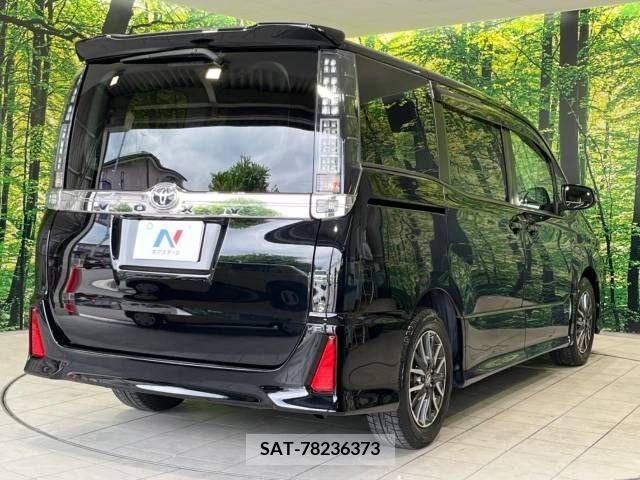 Toyota VOXY 2014-10 370357-18