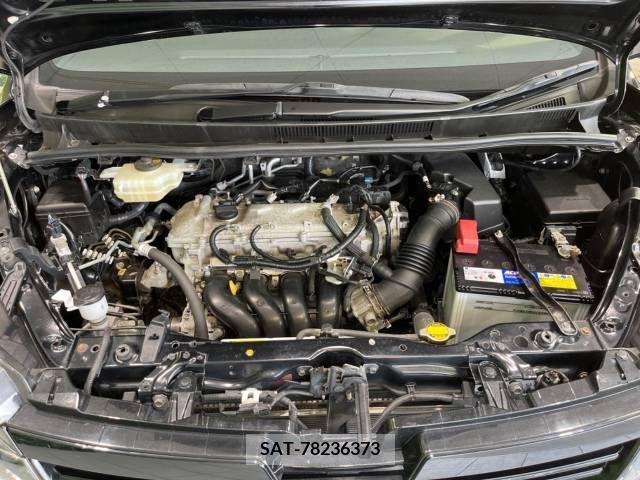 Toyota VOXY 2014-10 370357-19