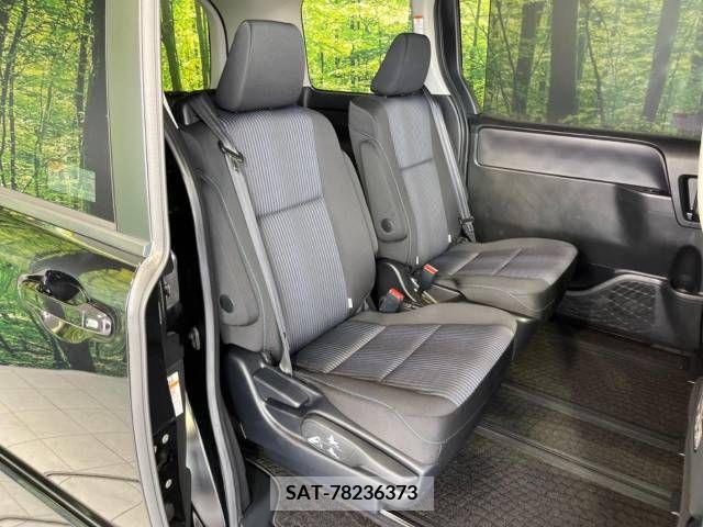 Toyota VOXY 2014-10 370357-10