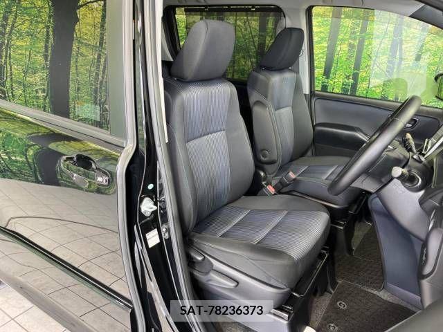 Toyota VOXY 2014-10 370357-9