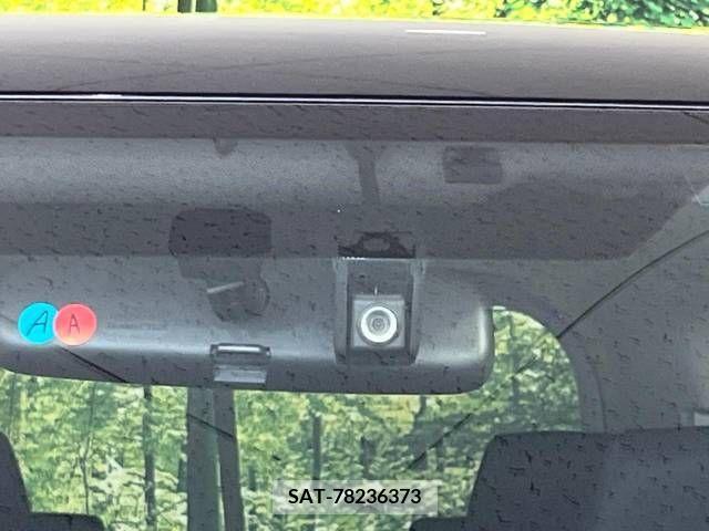 Toyota VOXY 2014-10 370357-5