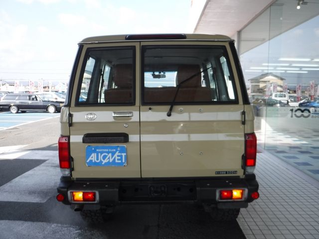 Toyota LAND CRUISER 2015-03 1045-7