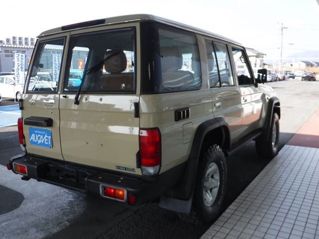 Toyota LAND CRUISER 2015-03 1045-1