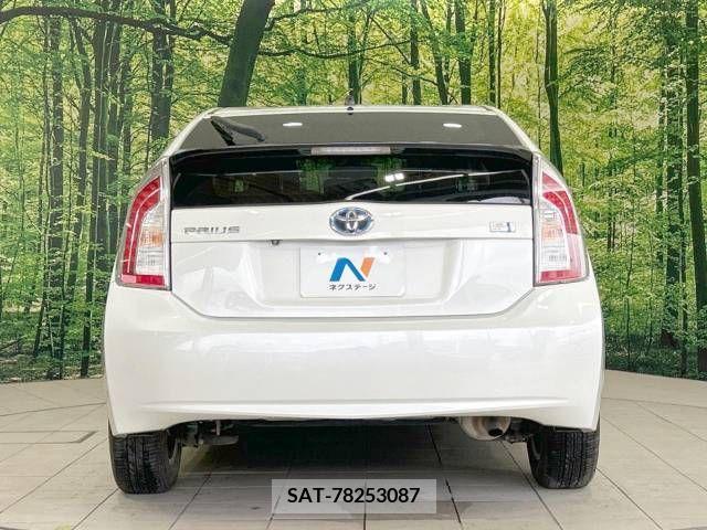 Toyota PRIUS 2013-10 382047-15