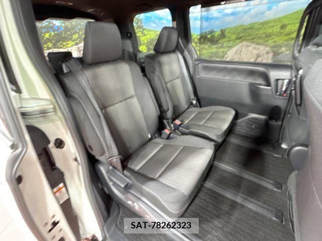 Toyota VOXY 2019-02 222866-9