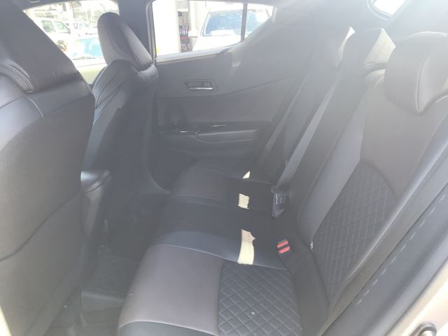 Toyota C-HR 2017-06 6172-15