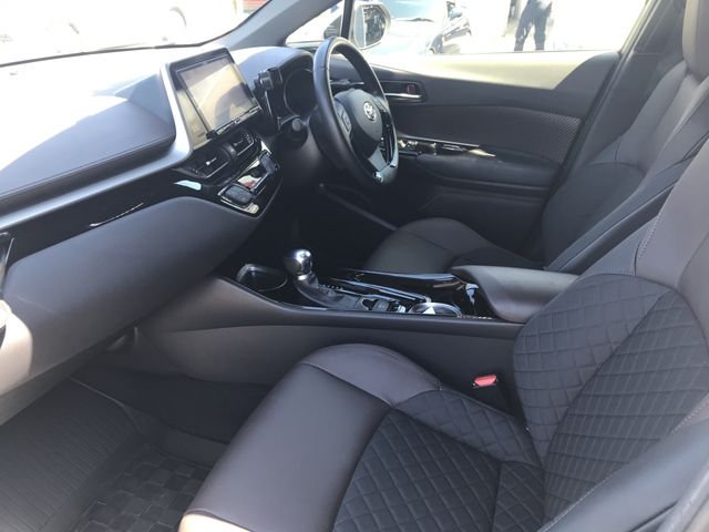 Toyota C-HR 2017-06 6172-11