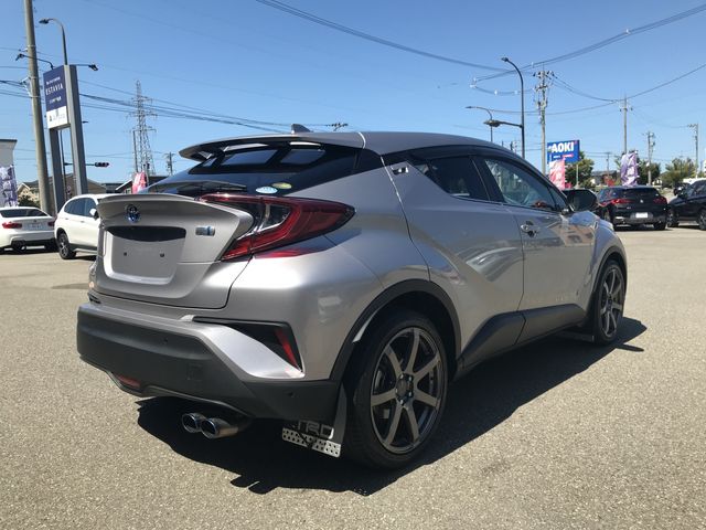 Toyota C-HR 2017-06 6172-6