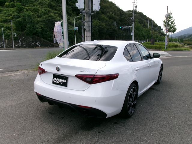 ALFA ROMEO Giulia 2023-03 10885-2