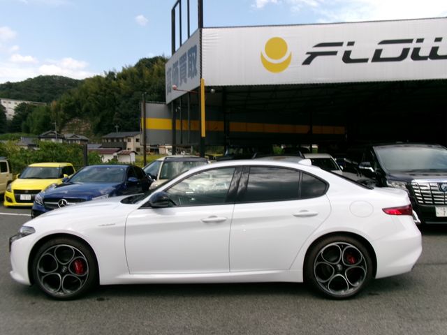 ALFA ROMEO Giulia 2023-03 10885-10