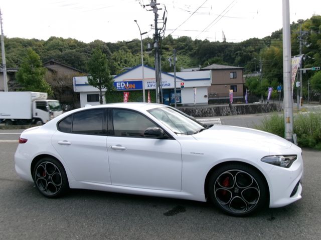 ALFA ROMEO Giulia 2023-03 10885-9
