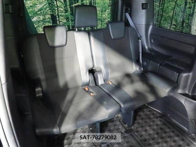 Toyota NOAH 2017-12 209415-13