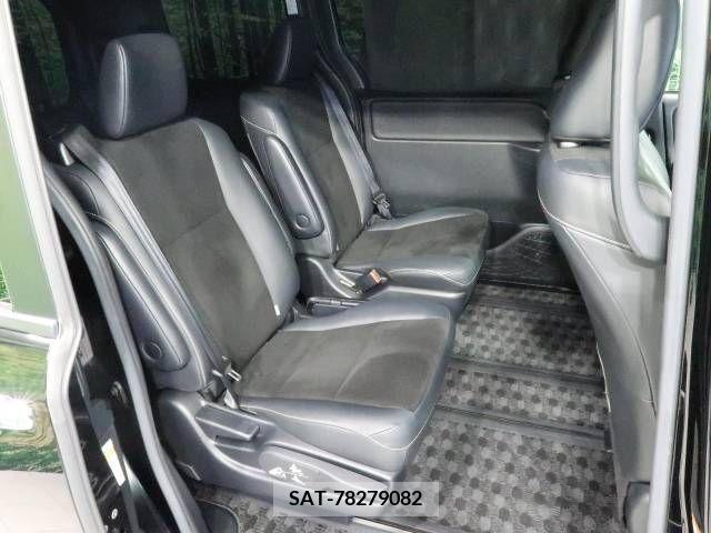 Toyota NOAH 2017-12 209415-12