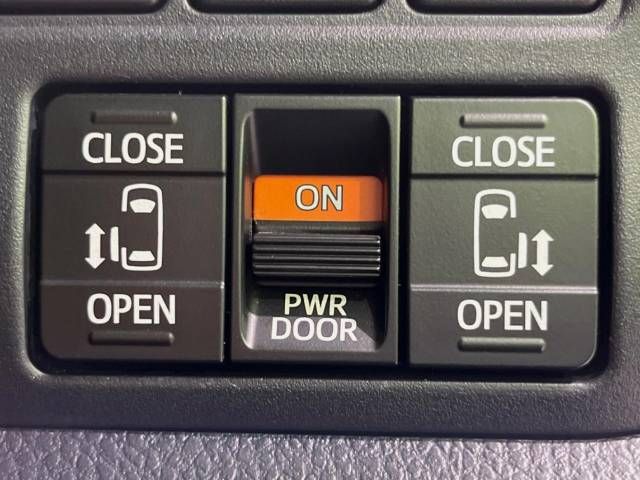 Toyota NOAH 2016-10 10978-3