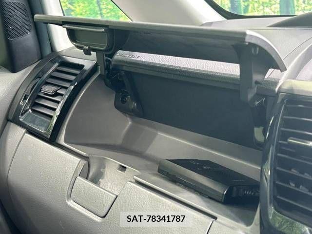 Toyota VOXY 2005-07 300585-6
