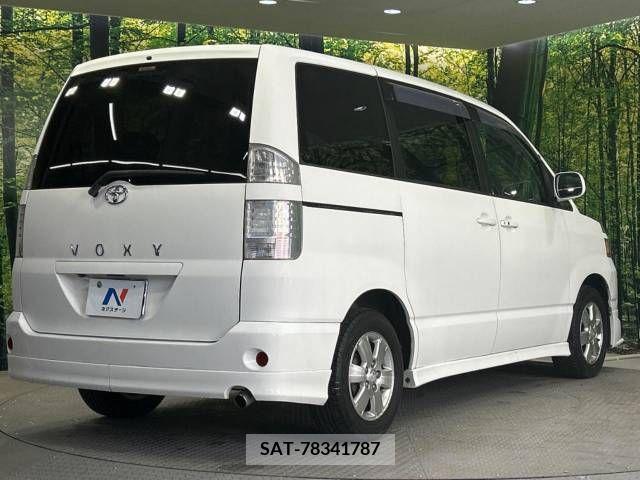 Toyota VOXY 2005-07 300585-18