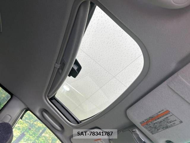 Toyota VOXY 2005-07 300585-2