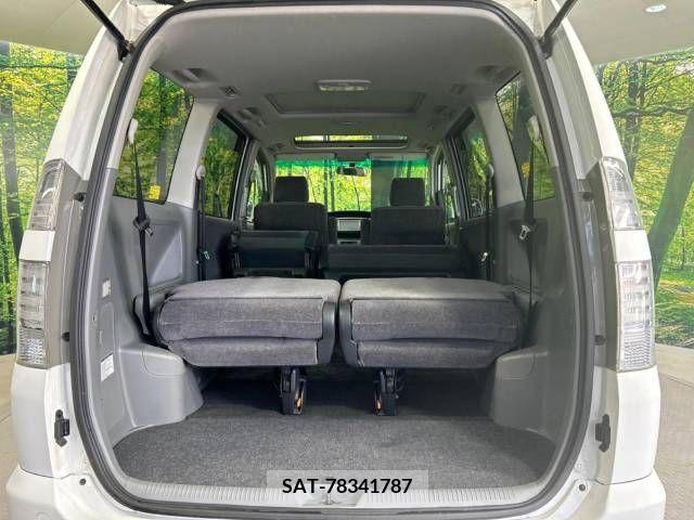 Toyota VOXY 2005-07 300585-11