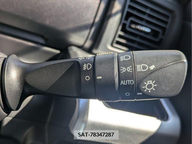 Daihatsu WAKE 2017-04 329718-28