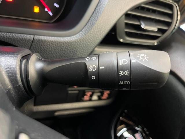 Toyota VOXY 2020-01 8863-16