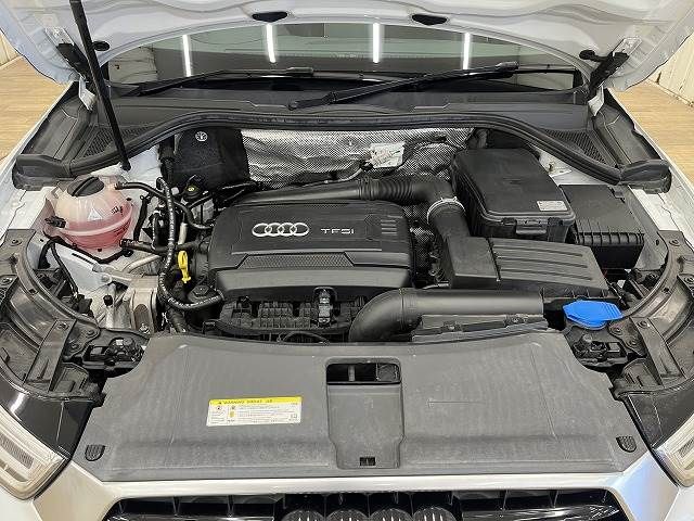 Audi Q3 2017-03 17519-19