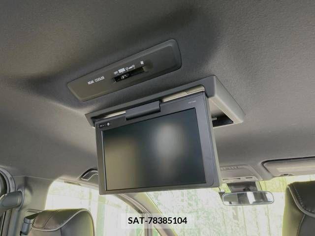 Toyota VOXY 2017-07 337113-2