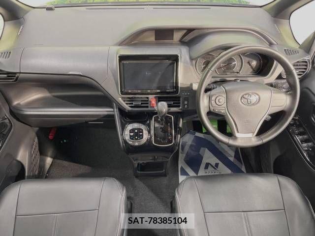 Toyota VOXY 2017-07 337113-1