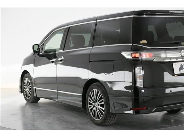 Nissan ELGRAND 2018-05 23885-6