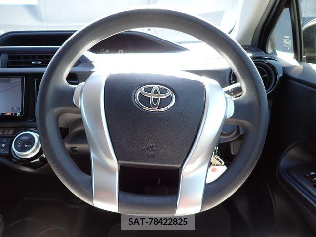 Toyota AQUA 2017-03 372784-12