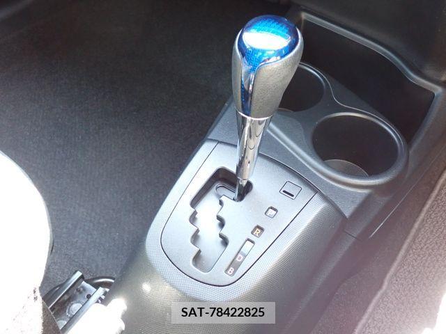 Toyota AQUA 2017-03 372784-10